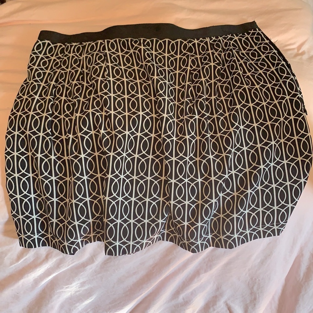Geo Skirt Sway